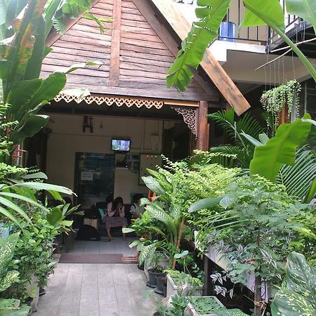 Eco House Apartment Bangkok Bagian luar foto
