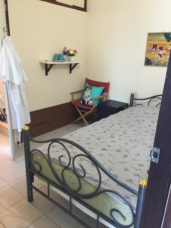 Eco House Apartment Bangkok Bagian luar foto