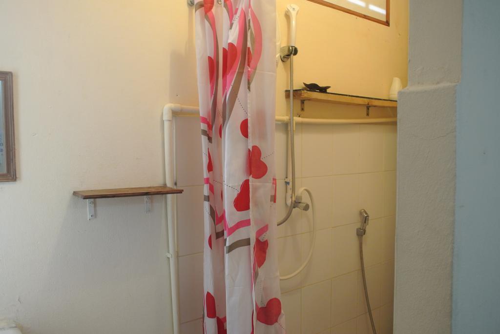 Eco House Apartment Bangkok Bagian luar foto