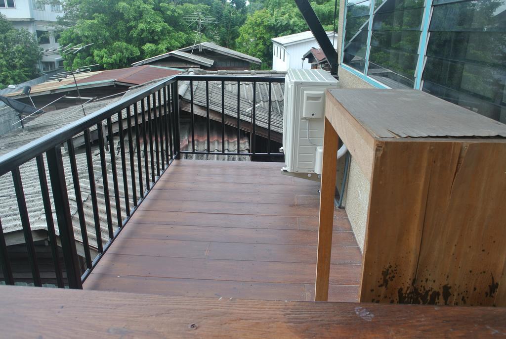 Eco House Apartment Bangkok Bagian luar foto