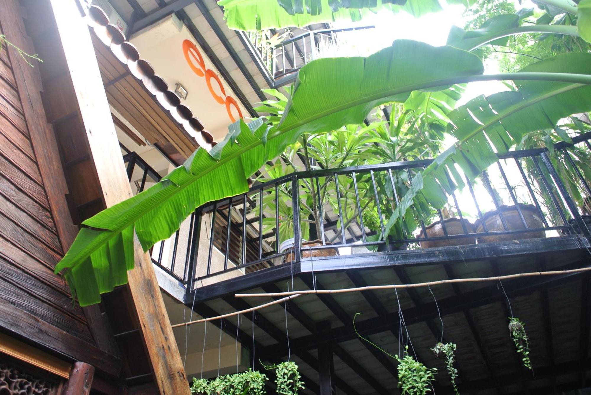 Eco House Apartment Bangkok Bagian luar foto