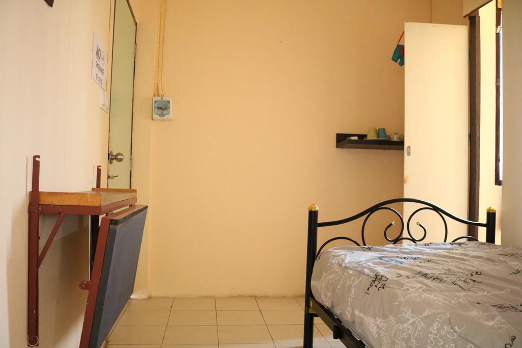 Eco House Apartment Bangkok Bagian luar foto
