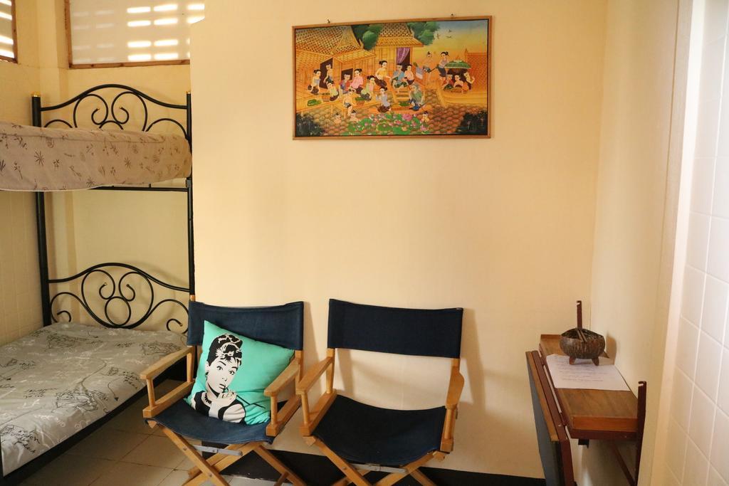 Eco House Apartment Bangkok Bagian luar foto