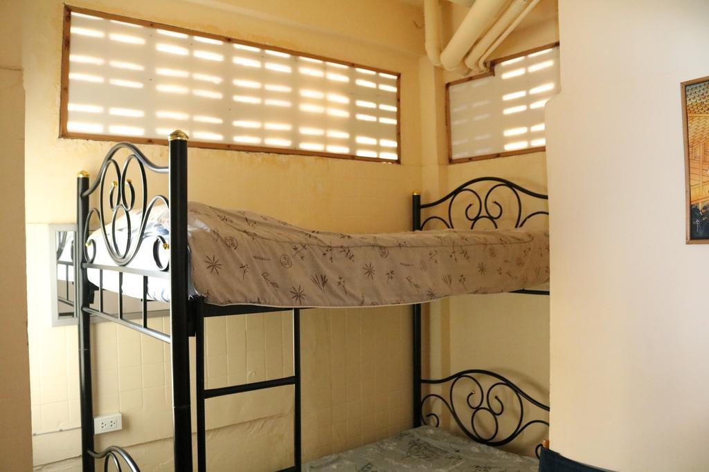 Eco House Apartment Bangkok Bagian luar foto