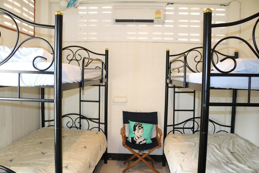 Eco House Apartment Bangkok Bagian luar foto