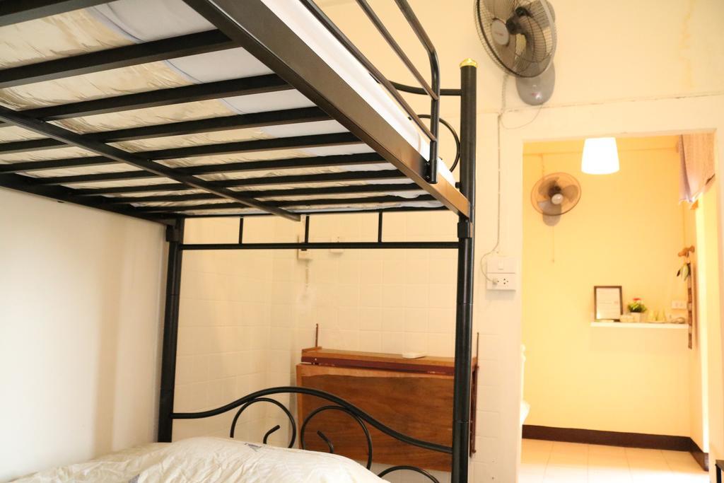 Eco House Apartment Bangkok Bagian luar foto
