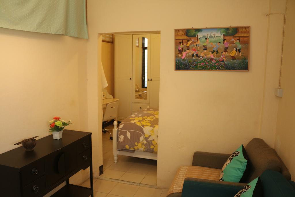 Eco House Apartment Bangkok Bagian luar foto