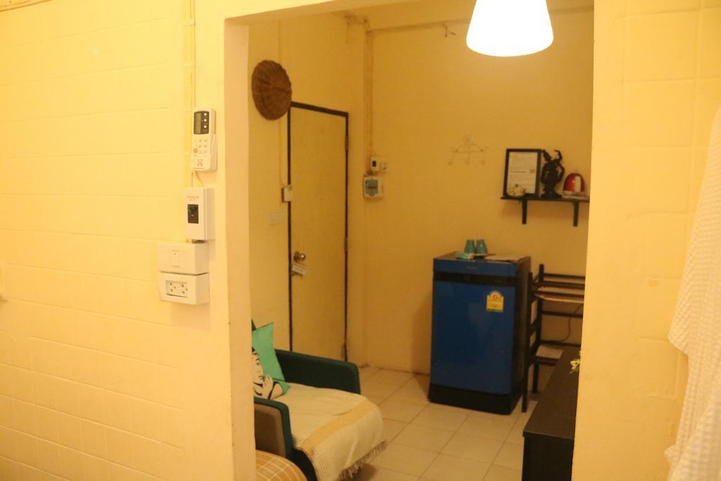 Eco House Apartment Bangkok Bagian luar foto