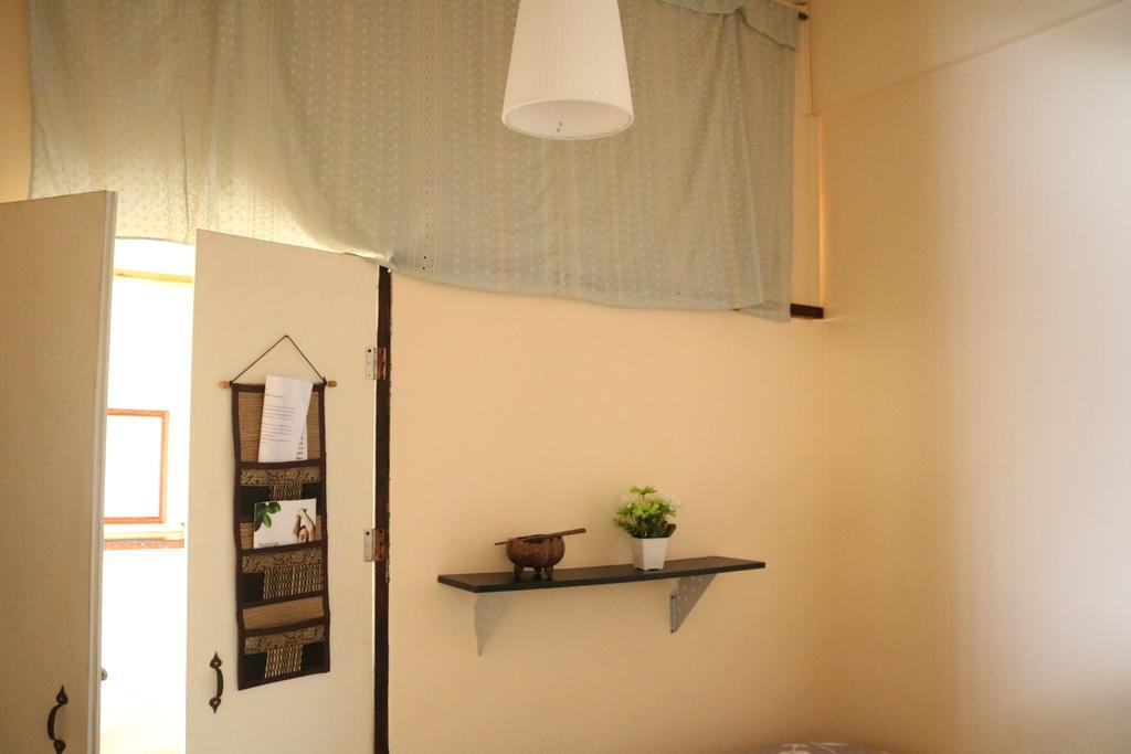 Eco House Apartment Bangkok Bagian luar foto