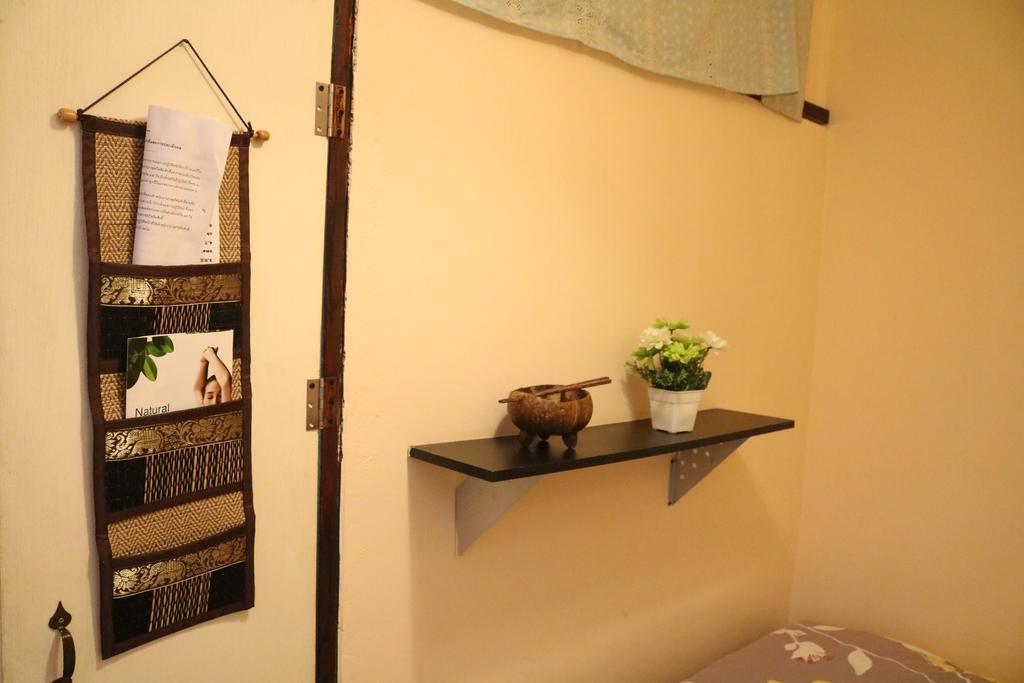 Eco House Apartment Bangkok Bagian luar foto