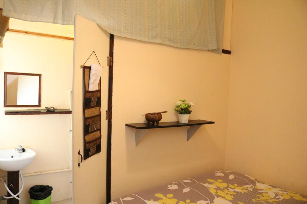 Eco House Apartment Bangkok Bagian luar foto