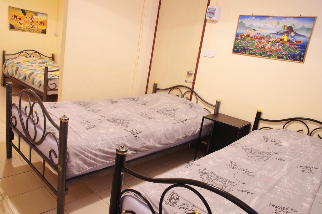 Eco House Apartment Bangkok Bagian luar foto