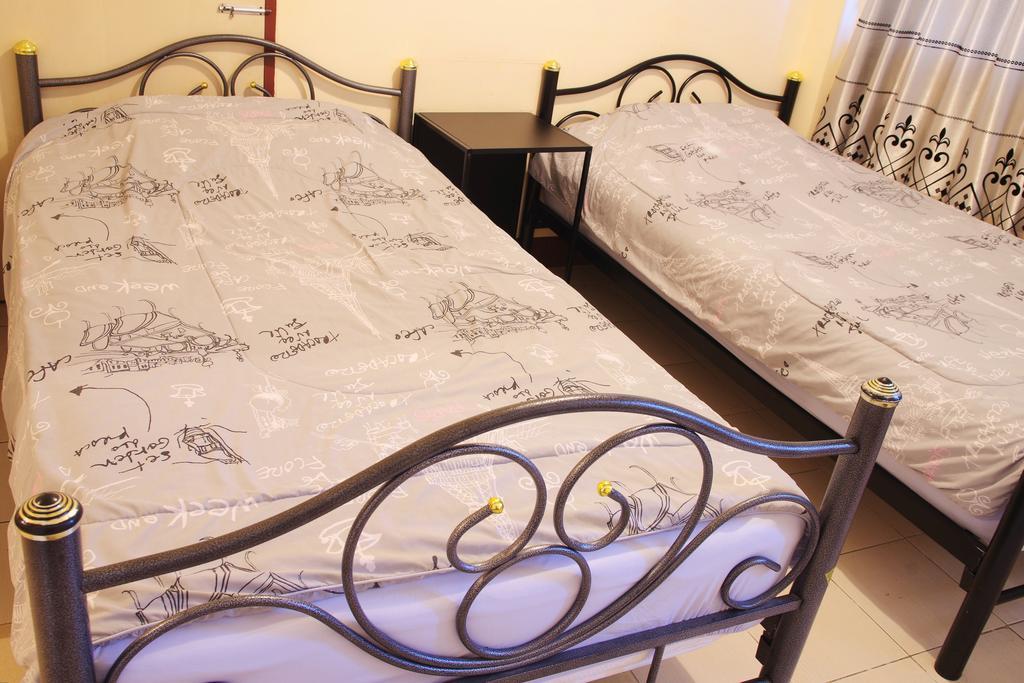 Eco House Apartment Bangkok Bagian luar foto