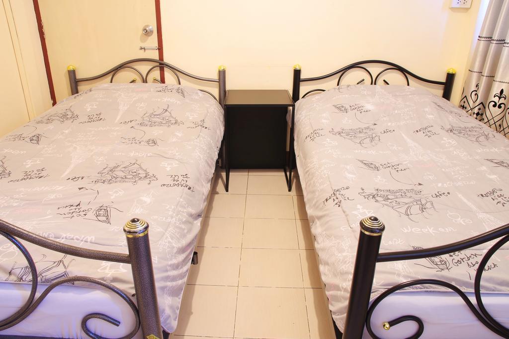 Eco House Apartment Bangkok Bagian luar foto