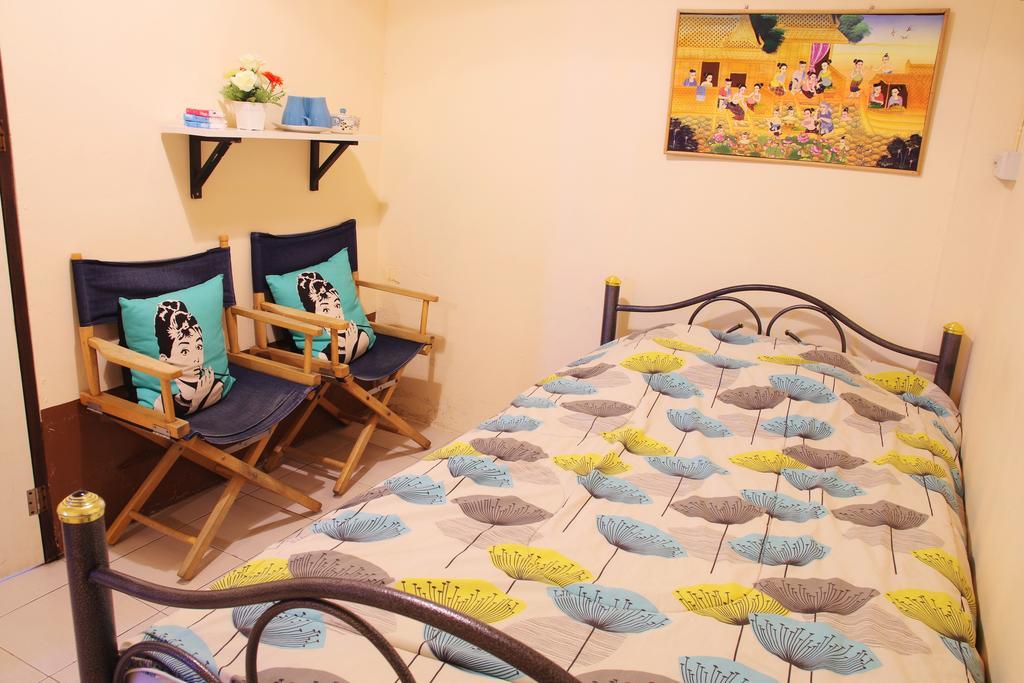 Eco House Apartment Bangkok Bagian luar foto