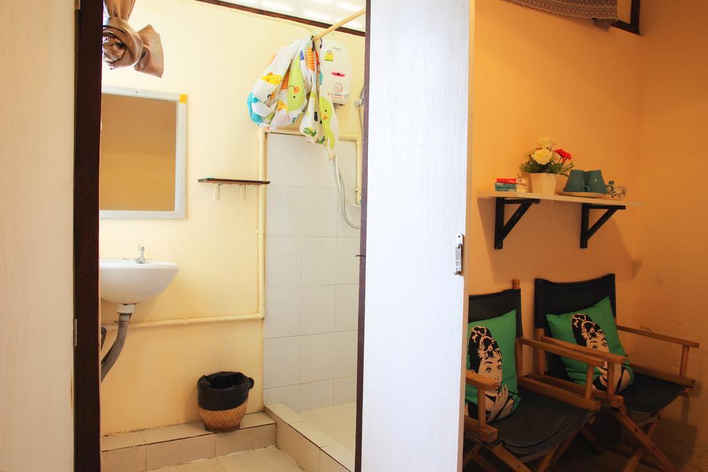 Eco House Apartment Bangkok Bagian luar foto