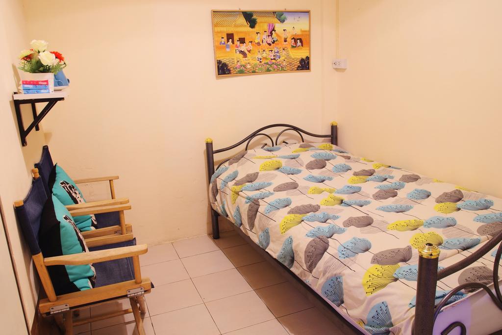 Eco House Apartment Bangkok Bagian luar foto