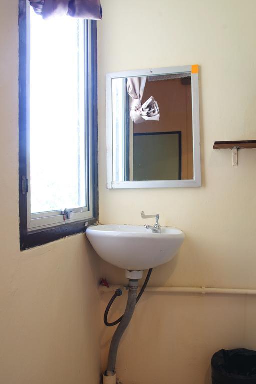 Eco House Apartment Bangkok Bagian luar foto
