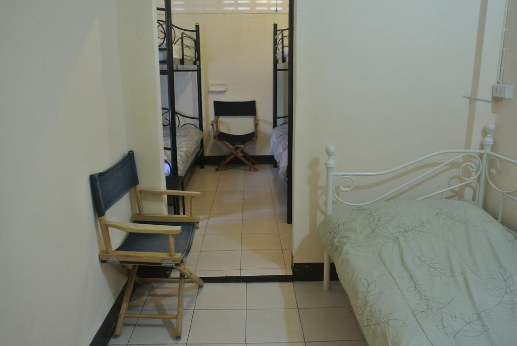 Eco House Apartment Bangkok Bagian luar foto